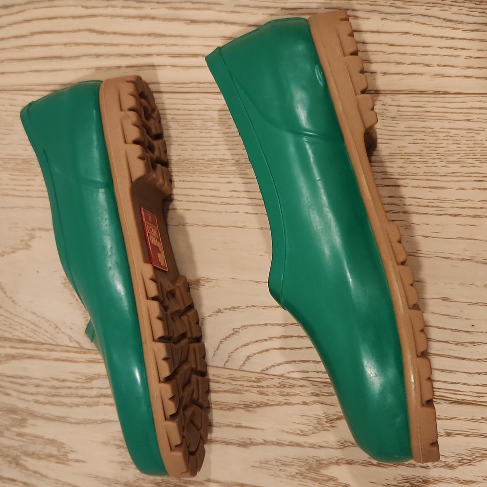 Women’s Green Slip-On Platform Shoes - Picture 4 of 6
